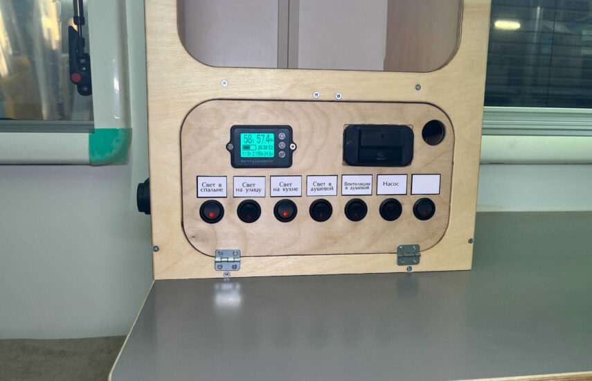 J300